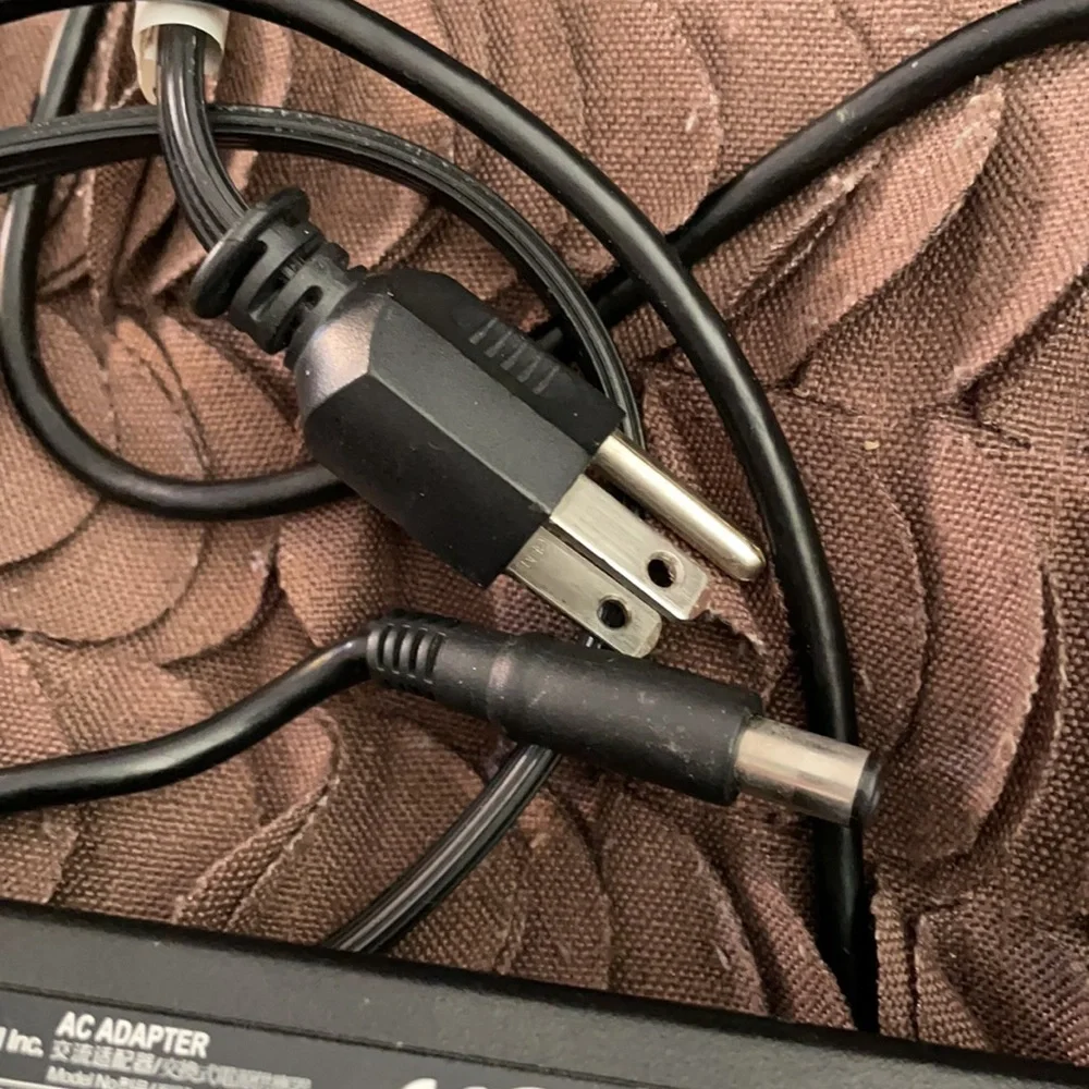 Dell ac 90w adapter/charger in great condition.